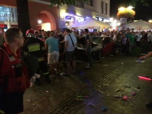 1293035-Kierowca-probowal-uciec-a-ludzie-chcieli-go-zlinczowac-Ocalili-go-policjanci